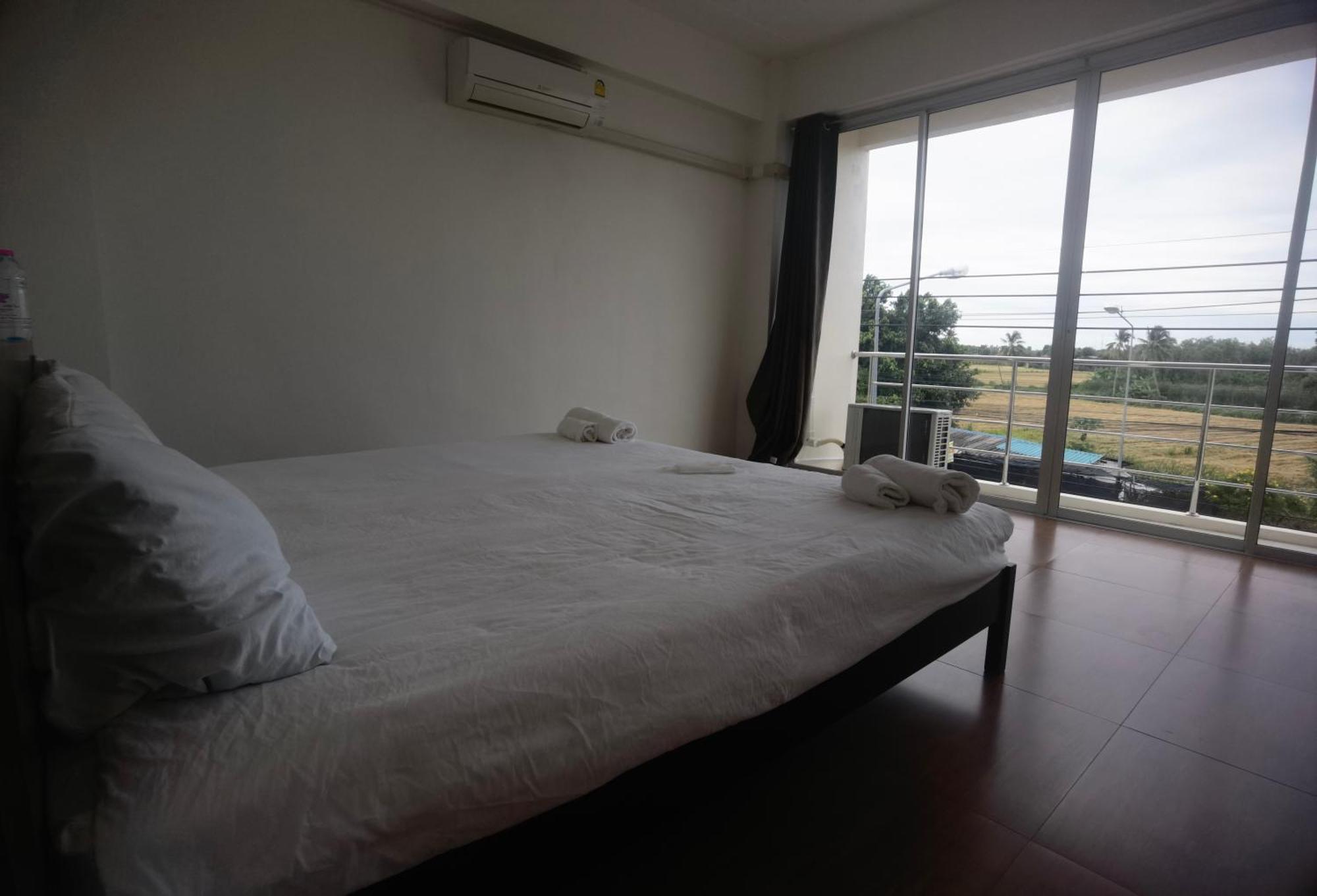 Отель 115 Townhouse Ban Khlong Krang Экстерьер фото