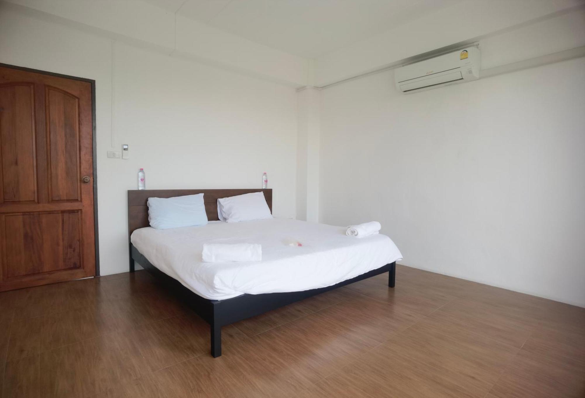 Отель 115 Townhouse Ban Khlong Krang Экстерьер фото