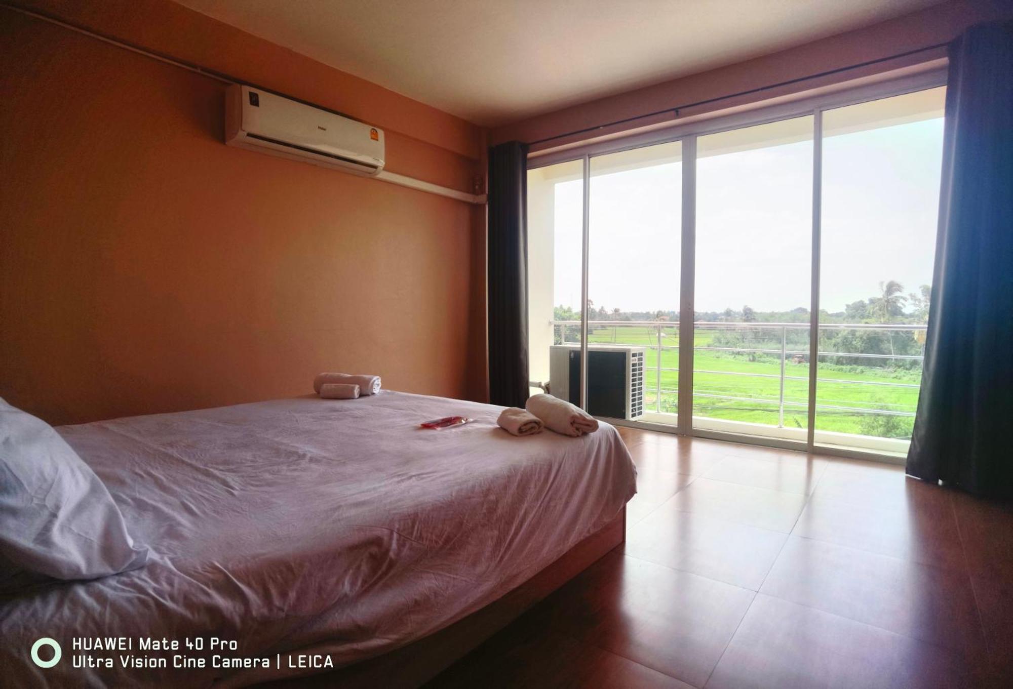 Отель 115 Townhouse Ban Khlong Krang Экстерьер фото