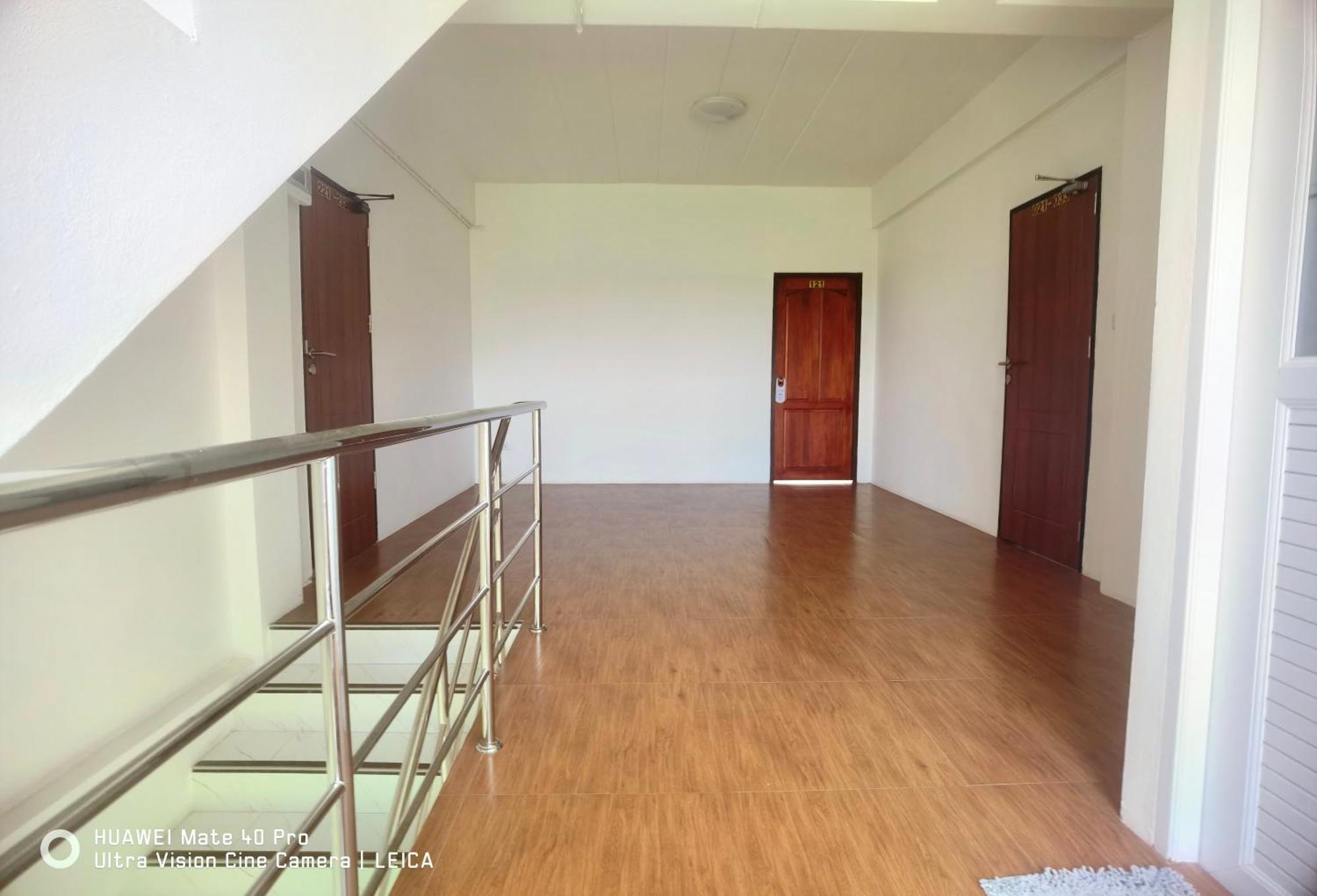 Отель 115 Townhouse Ban Khlong Krang Экстерьер фото