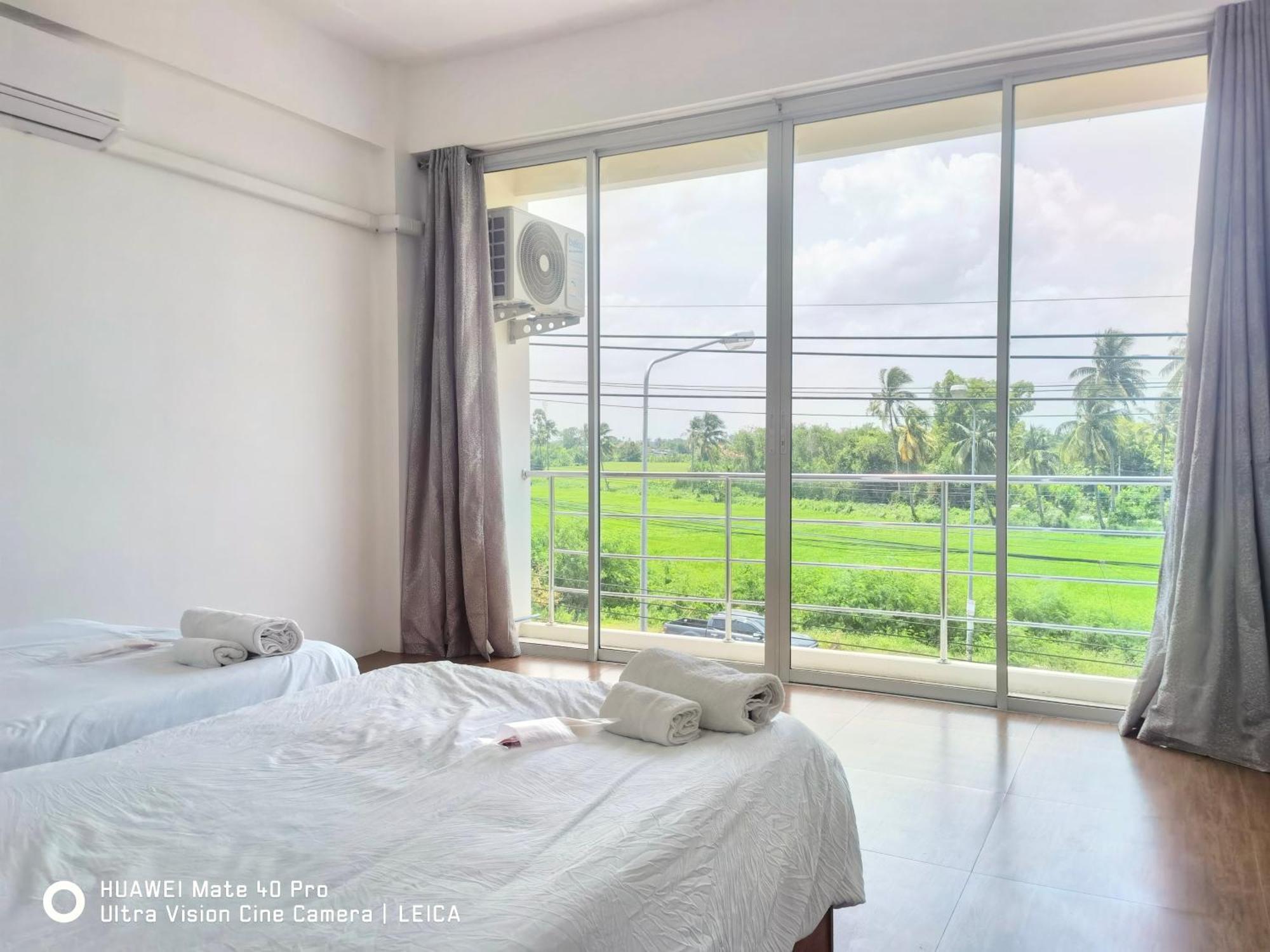 Отель 115 Townhouse Ban Khlong Krang Экстерьер фото