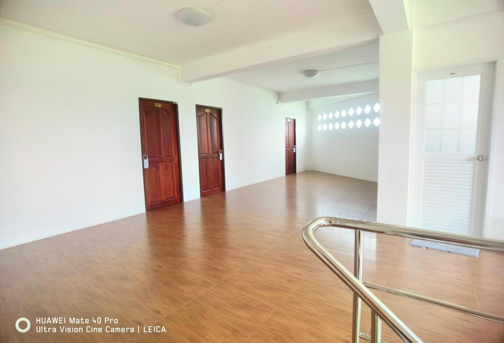 Отель 115 Townhouse Ban Khlong Krang Экстерьер фото