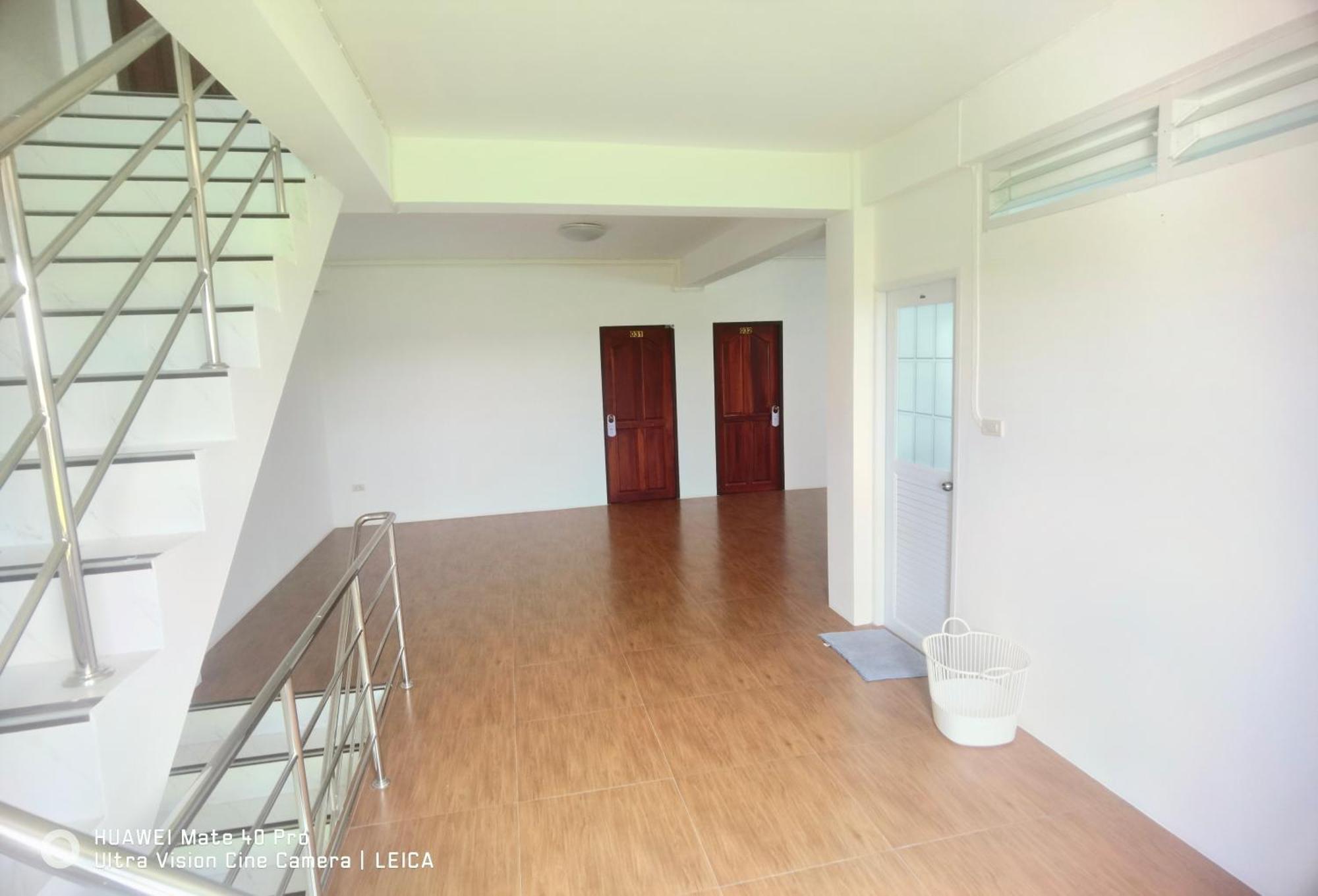 Отель 115 Townhouse Ban Khlong Krang Экстерьер фото