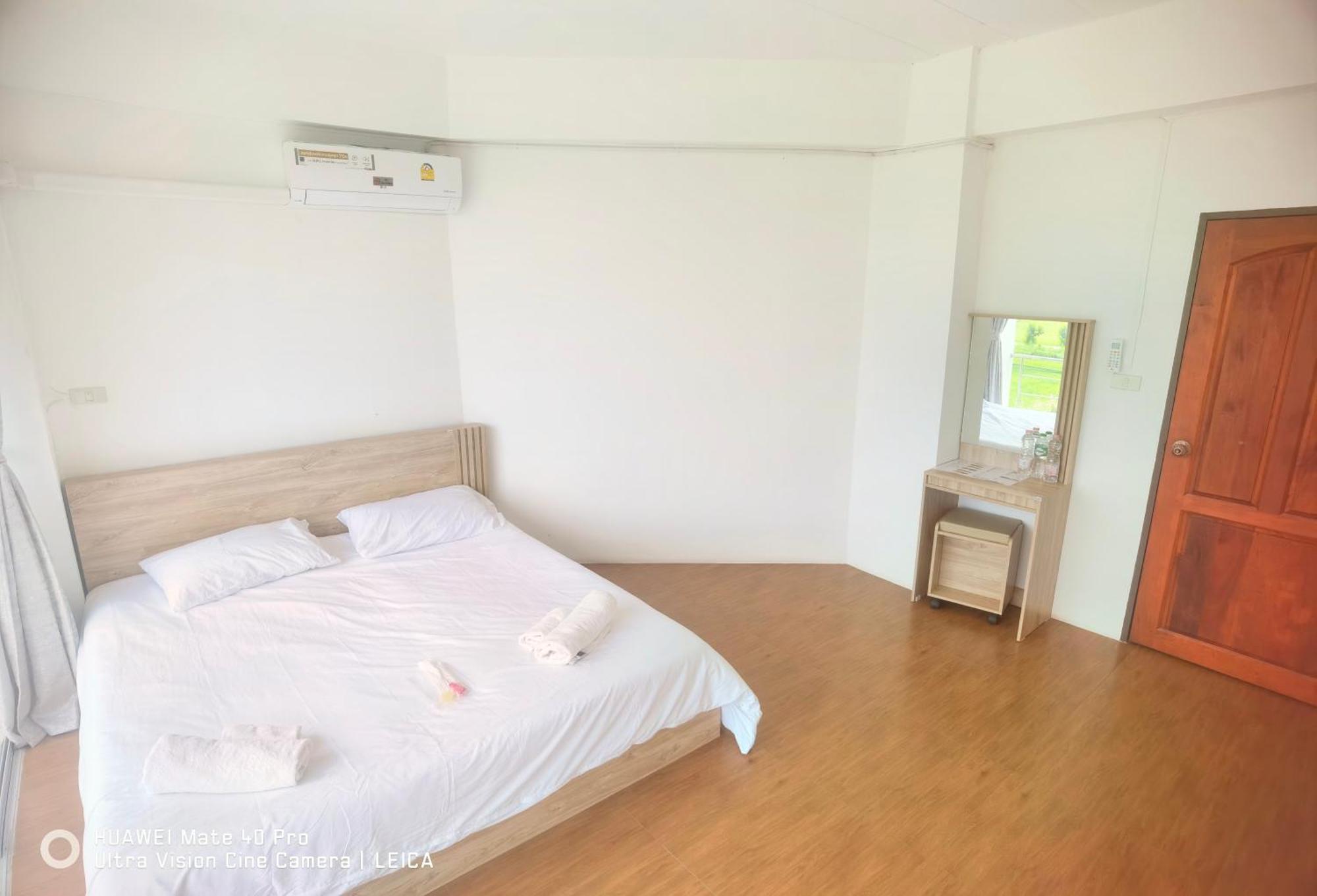 Отель 115 Townhouse Ban Khlong Krang Экстерьер фото