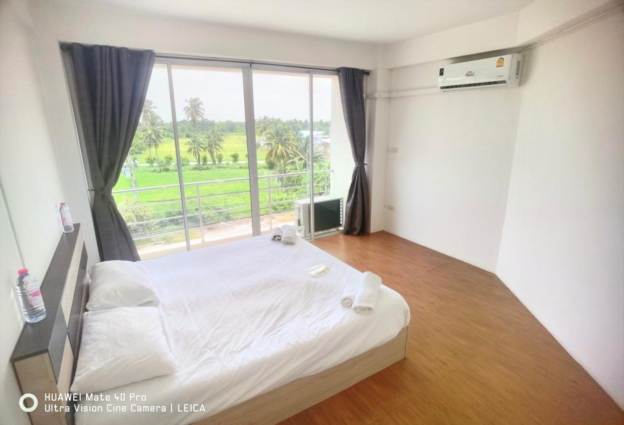 Отель 115 Townhouse Ban Khlong Krang Экстерьер фото